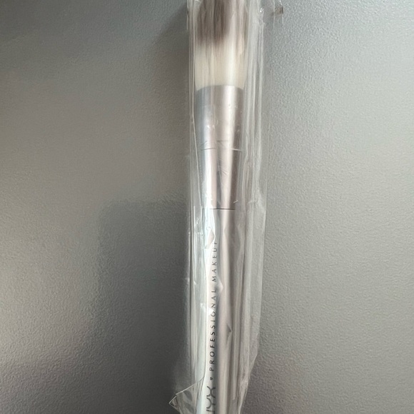 NYX Assortment of 11 Makeup Brushes NWOT - Picture 11 of 12